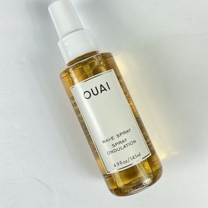 Two Ouai wave sprays (one intact and another with some use). 4,9 oz